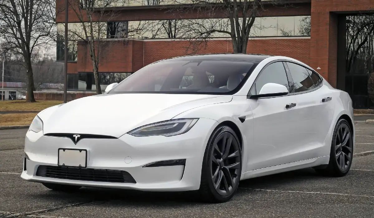 Tesla - Model S 75D - Luxury Electric Sedan Car Rentals - Preowned Electric Sedan Car - Exclusive Concierge Club.webp